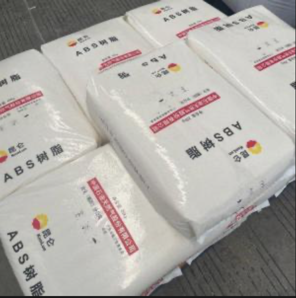 b994eede-0a4d-4133-9d75-7b044e6e3faf_Amagazin de sacs de resin ABS KunLun empilats.jpg